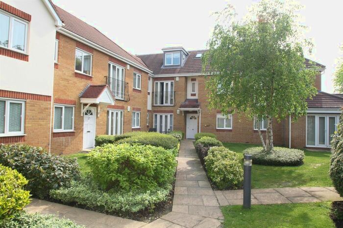 2 Bedroom Flat To Rent In Hazelwood Lane, Palmers Green, London, N13