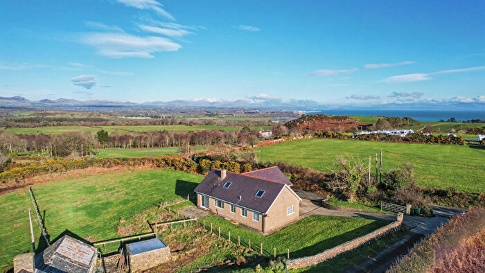 3 Bedroom Bungalow For Sale In Henllys Isaf, Llanbedrog, LL53