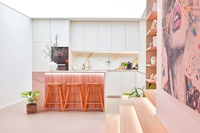 2 Bedroom Flat For Sale In Barrel Yard, Hammersmith, London, W6