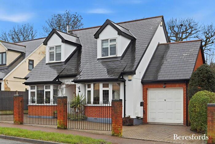 5 Bedroom Detached House For Sale In Cedar Road, Hutton, CM13