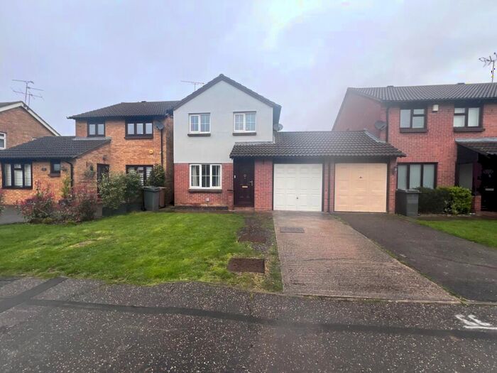 3 Bedroom Detached House To Rent In Bonington Chase, Springfield, CM1