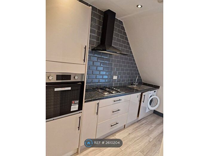 2 Bedroom Flat To Rent In Upper Tooting Road, London, SW17