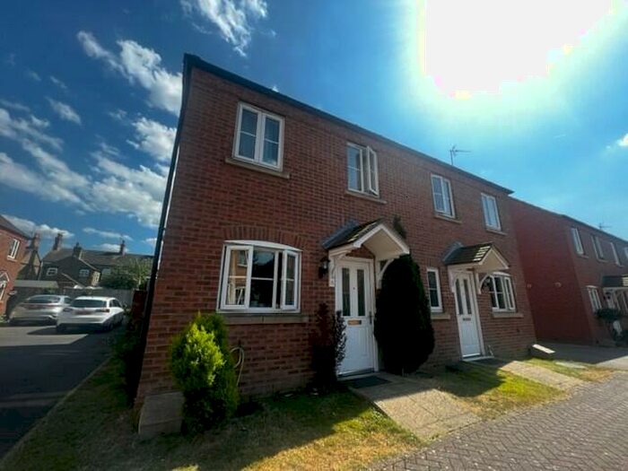 3 Bedroom Semi-Detached House To Rent In Thistle Gardens, Spalding, PE11