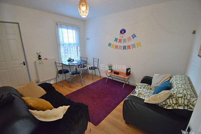 4 Bedroom Terraced House To Rent In Grange Ave, Reading, RG6