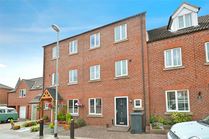 4 Bedroom Terraced House To Rent In Dorrigan Close, Lincoln, LN1