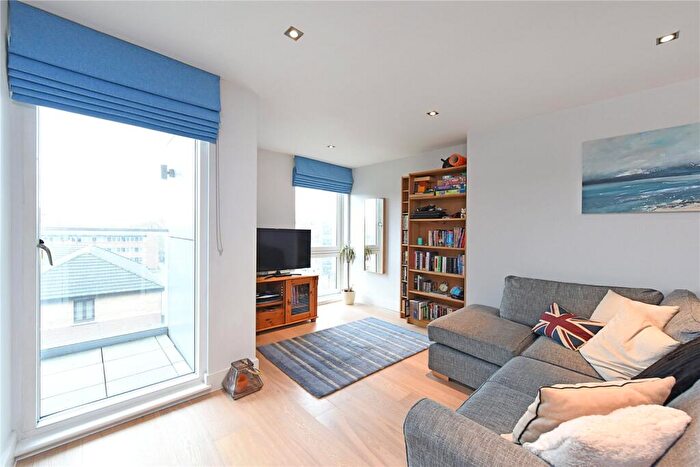 2 Bedroom Flat To Rent In Theatro Tower, Creek Road, SE8