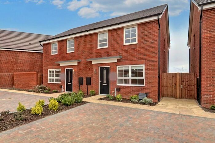 3 Bedroom Semi-Detached House To Rent In Bedroom Semi Detached House In Mindaro Way, Rugby, CV22