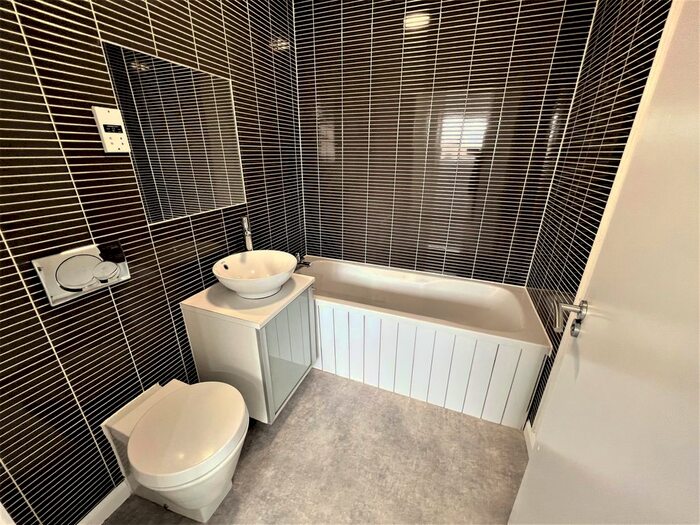 2 Bedroom Flat To Rent In Barrland Street, Pollokshaws, Glasgow, G41