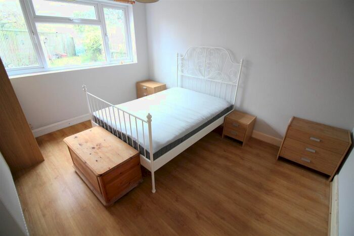 1 Bedroom Flat To Rent In Hanworth Road, Whitton, Hounslow TW4