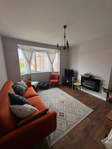 2 Bedroom Flat To Rent In Whitton Avenue West, UB5