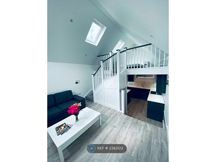 1 Bedroom Detached House To Rent In North Street, Winkfield, Windsor, SL4