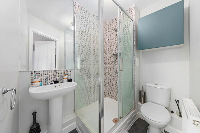 2 Bedroom Flat For Sale In Worcester Close, London, SE20