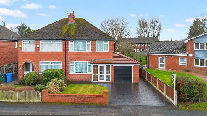 3 Bedroom Semi-Detached House For Sale In Vine Crescent, Great Sankey, WA5