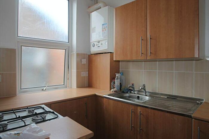 4 Bedroom House Of Multiple Occupation To Rent In Radford Road, Nottingham, NG7