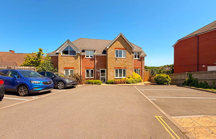 2 Bedroom Flat To Rent In Botley Road, Park Gate, Southampton, SO31