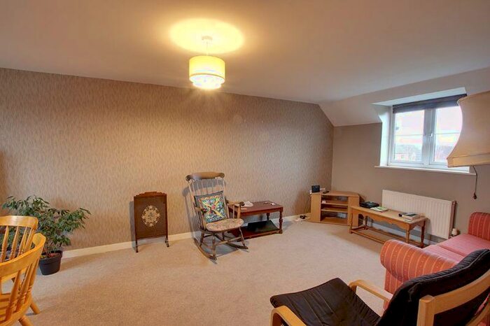 2 Bedroom Flat To Rent In Vinescroft, Trowbridge, BA14