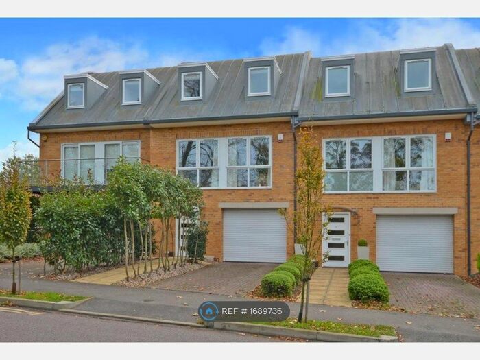 4 Bedroom Terraced House To Rent In Salisbury Road, Worcester Park, KT4