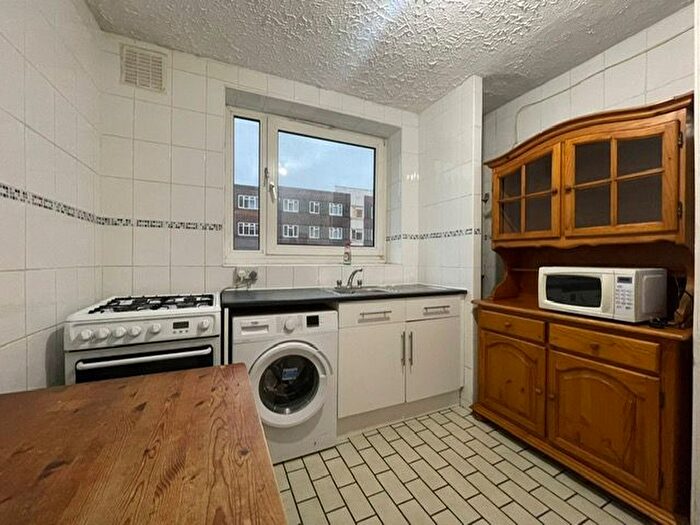 3 Bedroom Flat To Rent In Coville Estate, Hoxton, N1