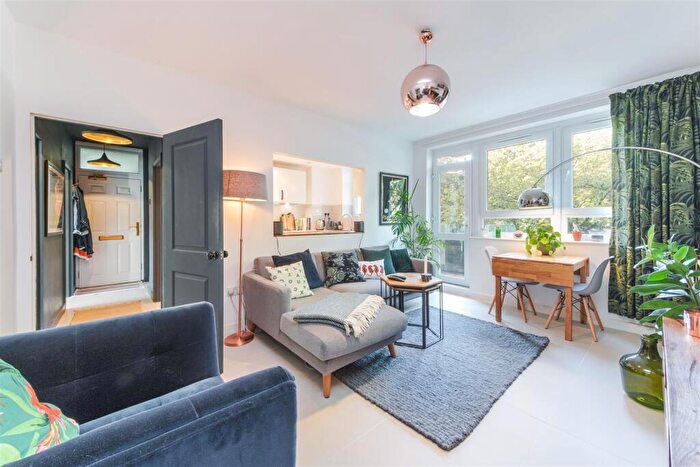 2 Bedroom Flat To Rent In St. James's Avenue, London, E2
