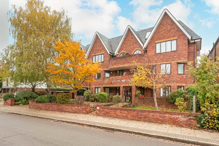 3 Bedroom Flat To Rent In Woodside Grange Road, North Finchley, N12