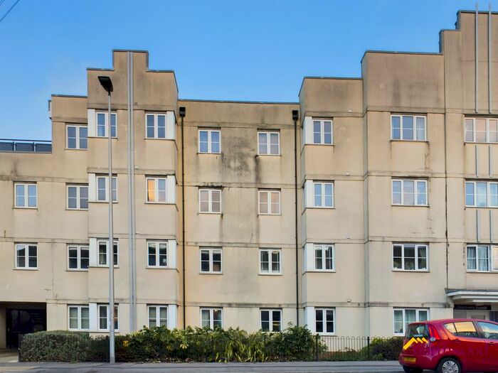 2 Bedroom Flat To Rent In Susans Road, Eastbourne, BN21