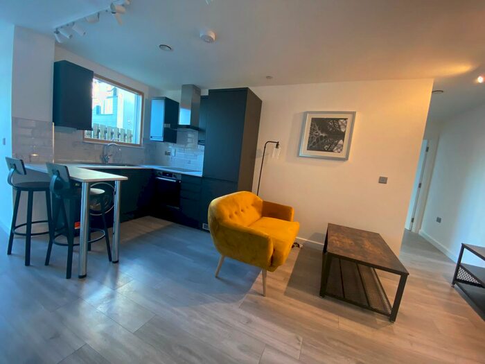 3 Bedroom Flat To Rent In Garratt Lane, London, SW17