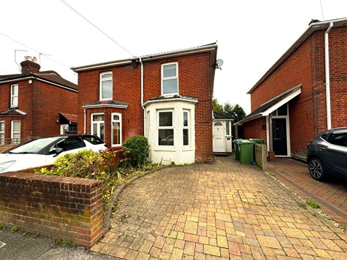 3 Bedroom Semi-Detached House To Rent In Pinegrove Road, Sholing, SO19