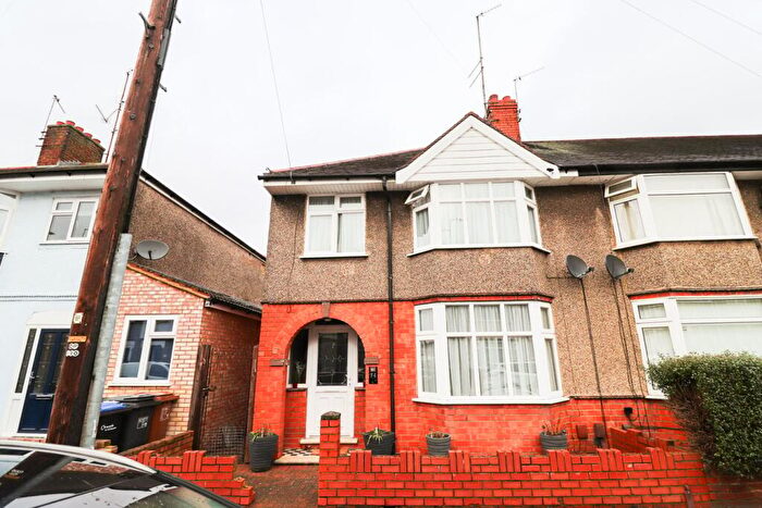 3 Bedroom Semi Detached House For Sale In Penrhyn Road, Northampton, NN4