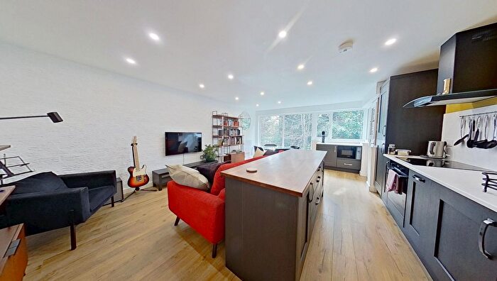 2 Bedroom Flat To Rent In Masham Court, Headingley, Leeds, LS6