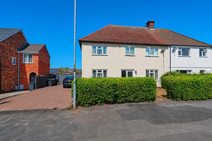 5 Bedroom Semi-Detached House For Sale In Tudor Road, Hinckley, LE10