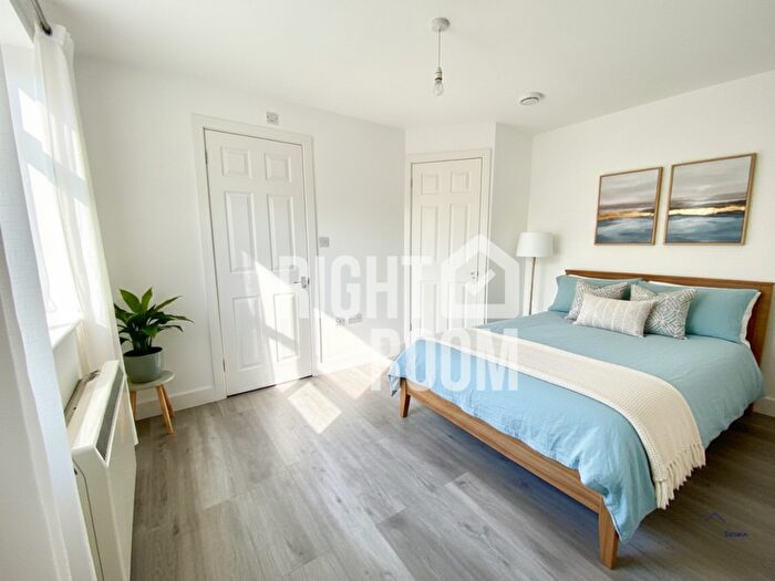 4 Bedroom Terraced House To Rent In Bed Flat, Lake View, Warren Avenue, Southampton, SO16