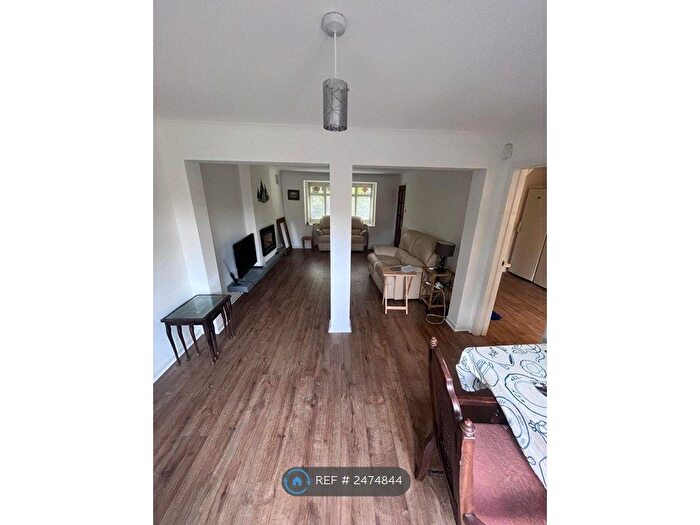 3 Bedroom Detached House To Rent In Ibstone Avenue, Milton Keynes, MK13