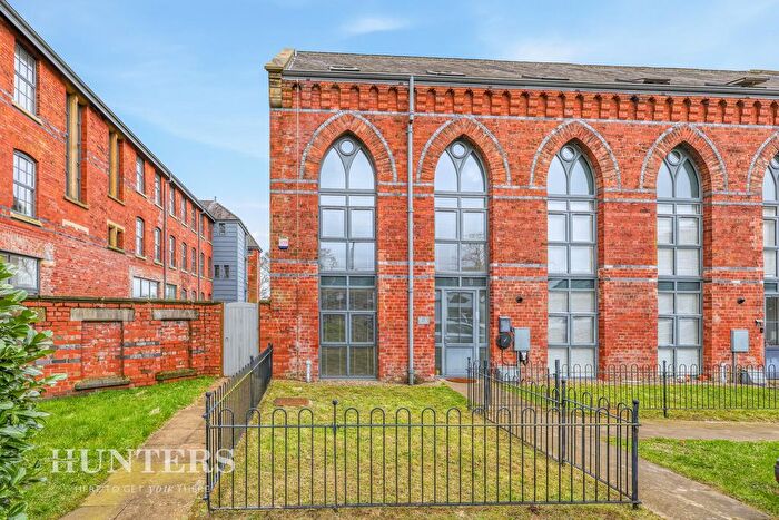 3 Bedroom Town House For Sale In The Refectory, Oakhurst Drive, Wardle, OL12