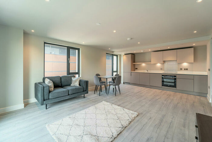 2 Bedroom Apartment To Rent In St Martin's Place, Broad Street, B15