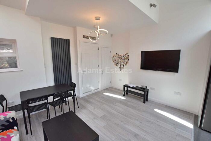 7 Bedroom Terraced House To Rent In Palmer Park Avenue, Reading, RG6