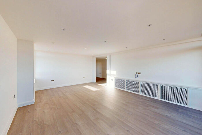 4 Bedroom Apartment To Rent In Lyndhurst Court, Finchley Road, London, NW8