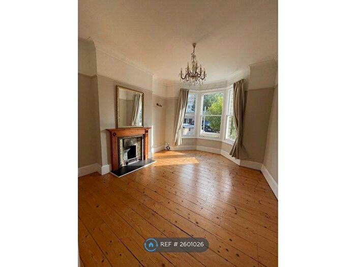 3 Bedroom Flat To Rent In Norroy Road, Putney, SW15