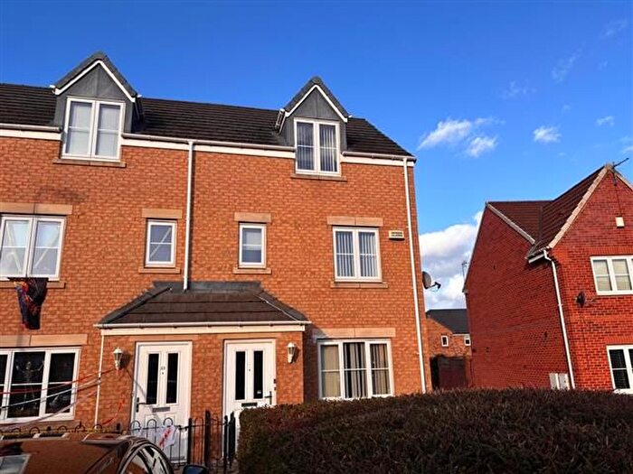 3 Bedroom Town House To Rent In Duxford Road, Middlesbrough, TS5