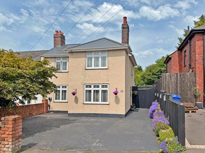 3 Bedroom End Of Terrace House For Sale In Beacon Rise, Dudley, DY3