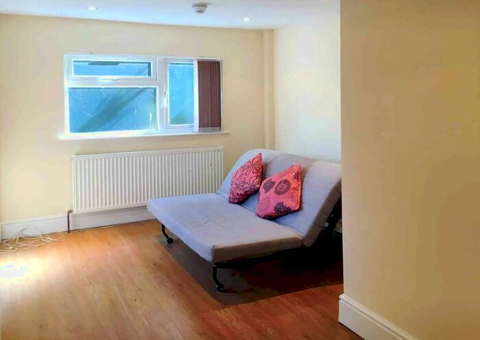 Studio To Rent In Garthland Drive, Barnet, EN5