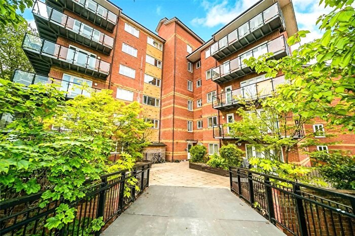 2 Bedroom Flat For Sale In Capital Point, Temple Place, Reading, RG1