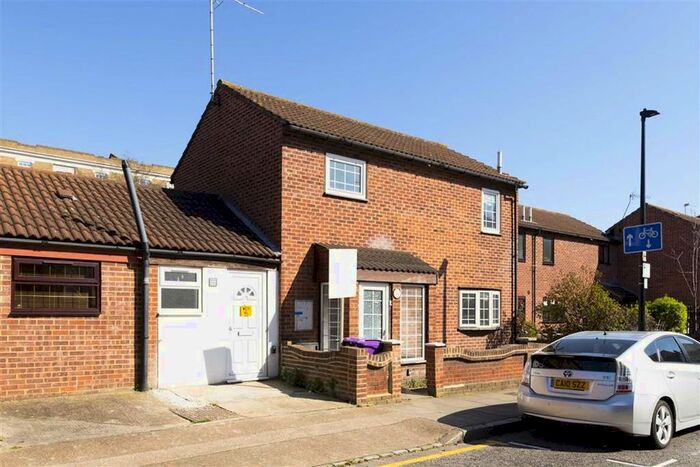 4 Bedroom Property To Rent In Finnis Street, London, E2