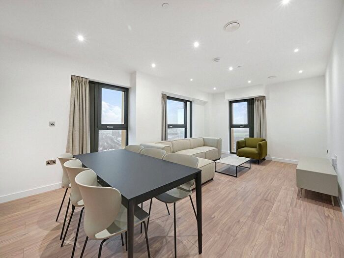 3 Bedroom Flat To Rent In Uncle Acton, Victoria Road, W3