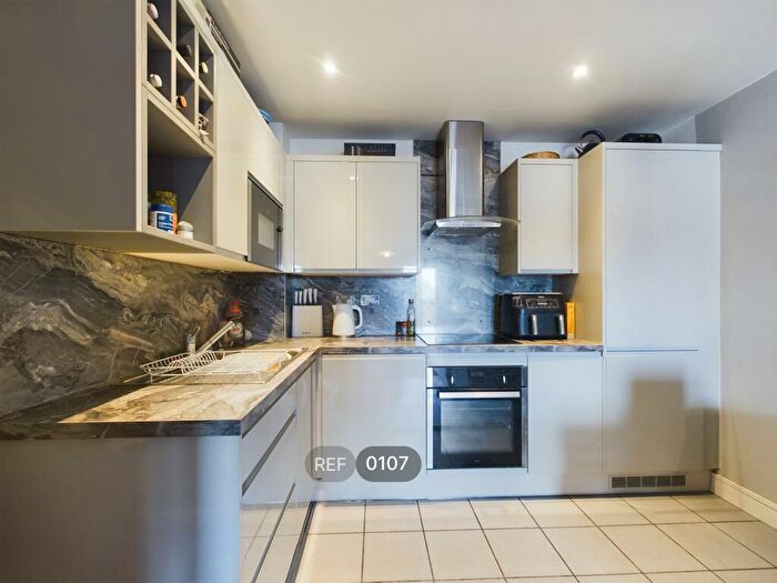 1 Bedroom Apartment To Rent In Queens Court, Queens Dock Avenue, HU1