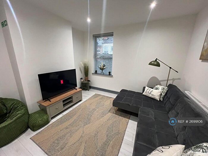 2 Bedroom Flat To Rent In Birkin Avenue, Nottingham, NG7