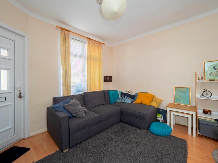 2 Bedroom Property To Rent In Derinton Road, London SW17