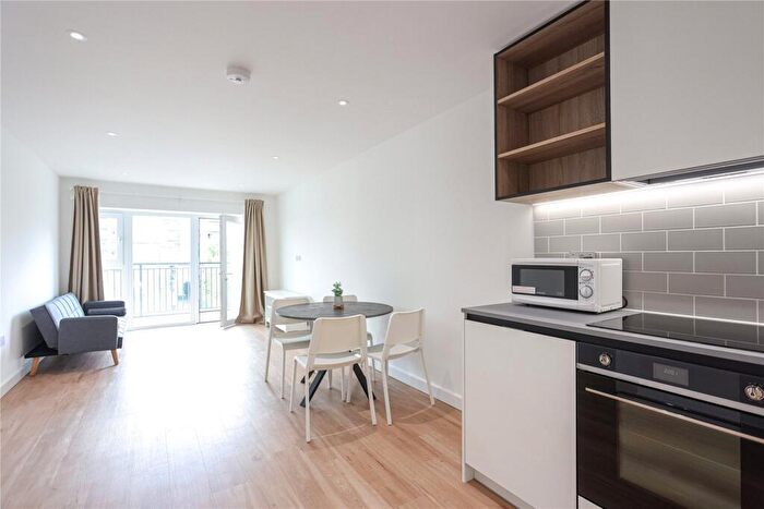 2 Bedroom Apartment To Rent In East Drive, London, NW9