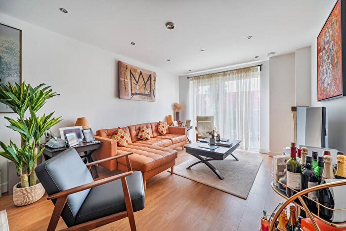 1 Bedroom Flat For Sale In Lismore Boulevard, Colindale, London, NW9