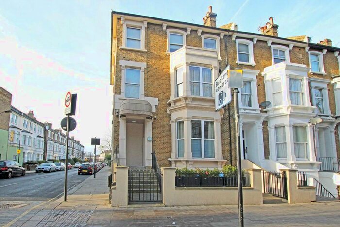 Studio To Rent In Shepherds Bush Road, London, W6