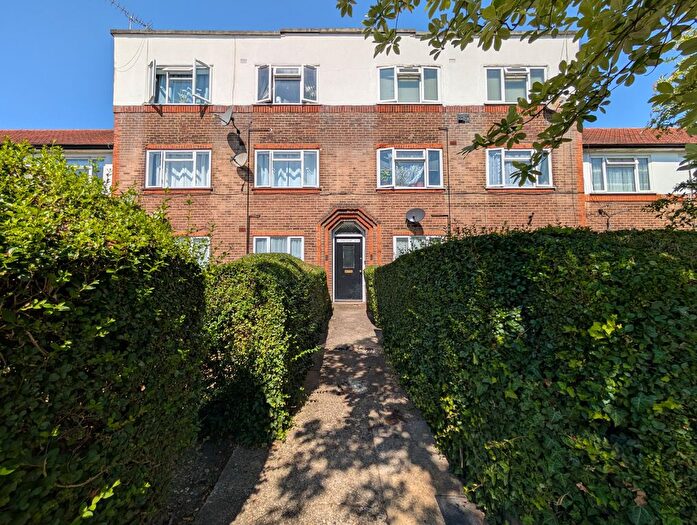 2 Bedroom Flat To Rent In Manor Court, York Way, Whetstone, N20